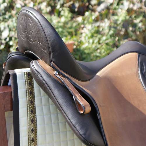 Amazona Dressage Comfort 3000 - dekorativa sömmar vid skänkeln